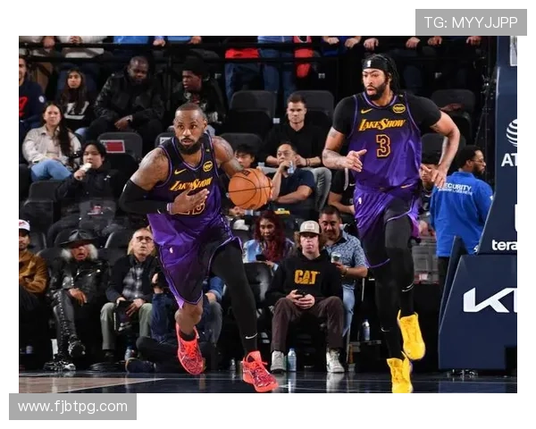 詹姆斯再创里程碑率湖人逆转强敌年轻球员爆发展现冠军潜力